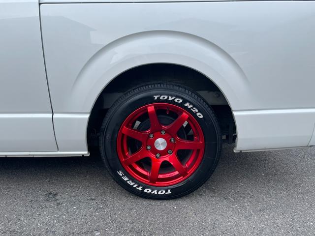 ハイエースバン スーパーＧＬ　ダークプライム　全国一年保証・純正ナビ・ＴＶ・バックカメラ・Ｂｌｕｅｔｏｏｔｈ・スマートキー・プッシュスタート・シートカバー・ＥＴＣ・社外テールライト・エアロ・社外１７インチアルミ・リアラダー・ルーフキャリア（47枚目）