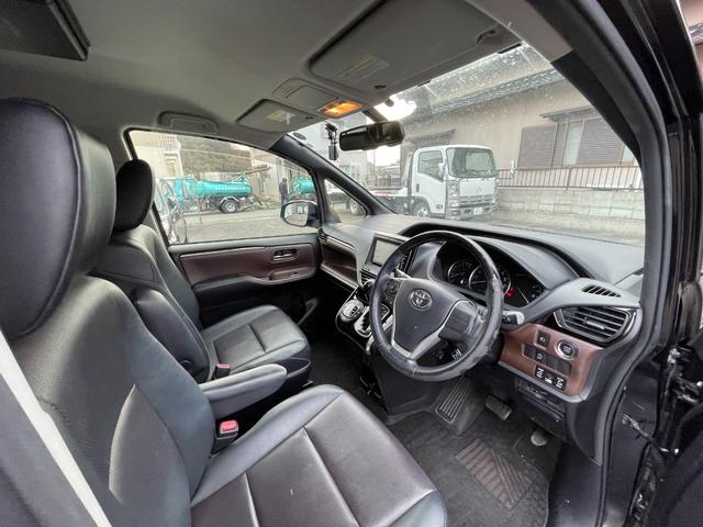 ������̔��X�̒����畾�Ђ̎��q�������������肪�Ƃ�������܂��B���Ђ̎ԗ��ɂ��ǂ蒅�����̂������̂������Ǝv���܂��̂ŁA���⍇�������҂����Ă���܂��B