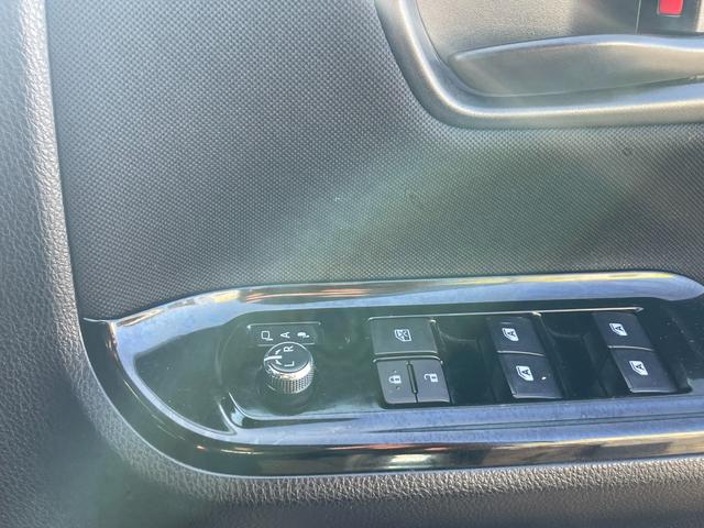 ������̔��X�̒����畾�Ђ̎��q�������������肪�Ƃ�������܂��B���Ђ̎ԗ��ɂ��ǂ蒅�����̂������̂������Ǝv���܂��̂ŁA���⍇�������҂����Ă���܂��B