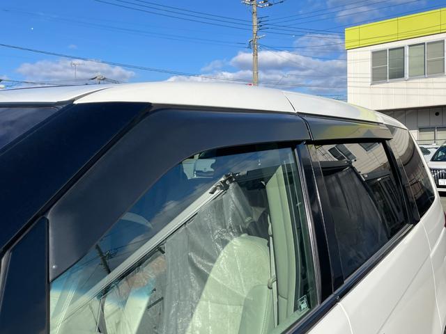 ������̔��X�̒����畾�Ђ̎��q�������������肪�Ƃ�������܂��B���Ђ̎ԗ��ɂ��ǂ蒅�����̂������̂������Ǝv���܂��̂ŁA���⍇�������҂����Ă���܂��B