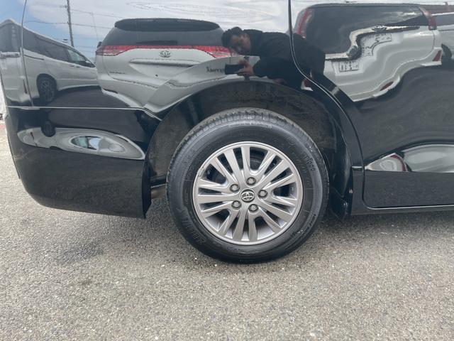 ������̔��X�̒����畾�Ђ̎��q�������������肪�Ƃ�������܂��B���Ђ̎ԗ��ɂ��ǂ蒅�����̂������̂������Ǝv���܂��̂ŁA���⍇�������҂����Ă���܂��B