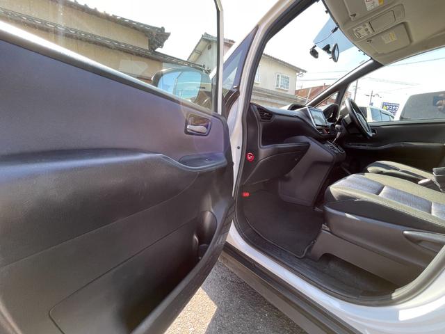 ノア Ｓｉ　全国一年保証・ナビ・バックカメラ・フルセグＴＶ・純正フリップダウンモニター・両側パワースライド・ＬＥＤヘッドライト・スマートキー・ＥＴＣ（14枚目）