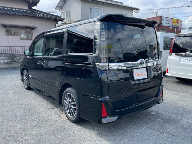 ヴォクシー ZS 全国一年保証・純正ナビ・フルセグTV・バックカメラ・ビルトインETC・両側パワースライド・スマートキー・プッシュスタート・純正アルミホイール・電動格納ミラー(5枚目)