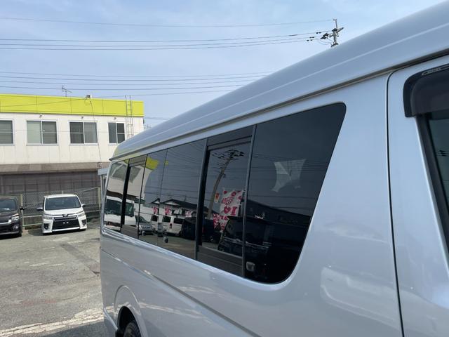 ������̔��X�̒����畾�Ђ̎��q�������������肪�Ƃ�������܂��B���Ђ̎ԗ��ɂ��ǂ蒅�����̂������̂������Ǝv���܂��̂ŁA���⍇�������҂����Ă���܂��B