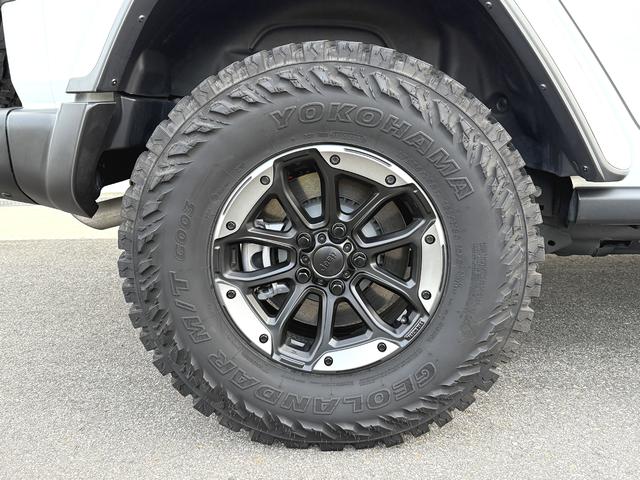 ���ЊO�̃z�C�[���ƃ^�C���͔w�ʃX�y�A�^�C���܂łT�{�����������^�C���z�C�[�����������Ă��܂���