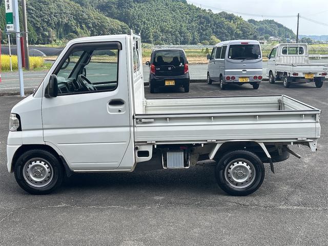 ミニキャブトラック Vタイプ 4WD(スイッチ切り替え)タイミングベルト交換済み 予備車検済み エアコン パワステ 荷台灯 荷台マット付き(4枚目)