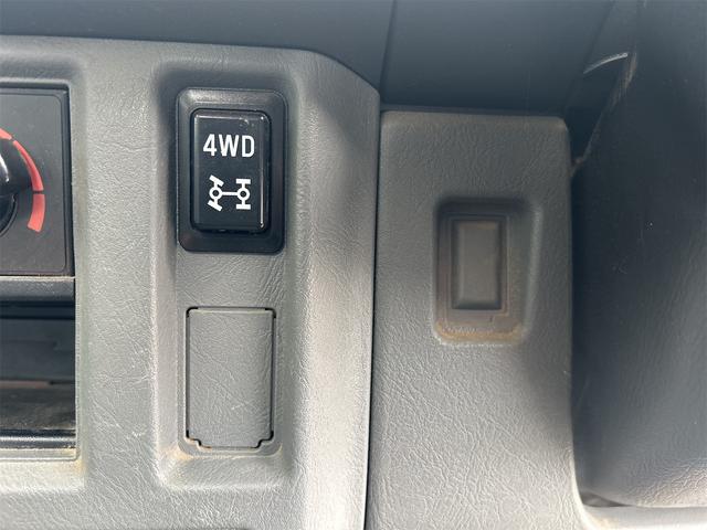 ミニキャブトラック Vタイプ 4WD(スイッチ切り替え)タイミングベルト交換済み 予備車検済み エアコン パワステ 荷台灯 荷台マット付き(16枚目)