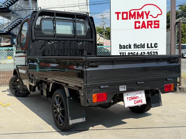 キャリイトラック ＫＣエアコン・パワステ　カルパチアグレー全塗装／新品シートカバー／社外ステアリング／４ＷＤ／社外アルミ／社外シフトノブ／エアコン／パワステ／５ＭＴ／ライトスモーク加工ヘッドライト＆テールレンズ／マッドフラップ／バンパーカット（3枚目）