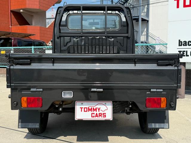 キャリイトラック ＫＣエアコン・パワステ　カルパチアグレー全塗装／新品シートカバー／社外ステアリング／４ＷＤ／社外アルミ／社外シフトノブ／エアコン／パワステ／５ＭＴ／ライトスモーク加工ヘッドライト＆テールレンズ／マッドフラップ／バンパーカット（5枚目）