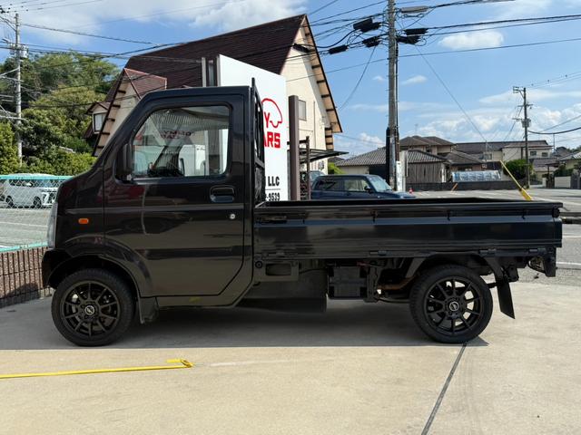 キャリイトラック ＫＣエアコン・パワステ　カルパチアグレー全塗装／新品シートカバー／社外ステアリング／４ＷＤ／社外アルミ／社外シフトノブ／エアコン／パワステ／５ＭＴ／ライトスモーク加工ヘッドライト＆テールレンズ／マッドフラップ／バンパーカット（6枚目）