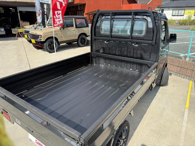 キャリイトラック ＫＣエアコン・パワステ　カルパチアグレー全塗装／新品シートカバー／社外ステアリング／４ＷＤ／社外アルミ／社外シフトノブ／エアコン／パワステ／５ＭＴ／ライトスモーク加工ヘッドライト＆テールレンズ／マッドフラップ／バンパーカット（9枚目）