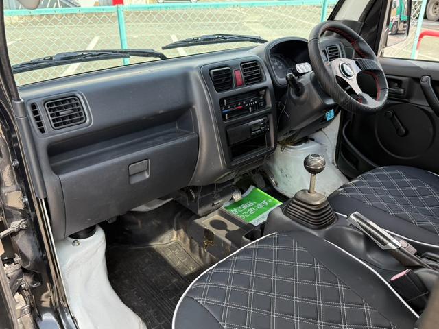キャリイトラック ＫＣエアコン・パワステ　カルパチアグレー全塗装／新品シートカバー／社外ステアリング／４ＷＤ／社外アルミ／社外シフトノブ／エアコン／パワステ／５ＭＴ／ライトスモーク加工ヘッドライト＆テールレンズ／マッドフラップ／バンパーカット（18枚目）