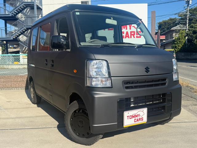 エブリイ ジョイン マットグレー全塗装/ブラックルーフ/新品マッドタイヤ(TOYOオープンカントリーRT)/ライトスモーク加工ヘッドライト&テールレンズ/キーレス/スペアキー/車検令和9年10月まで/PW/AC/5MT/(2枚目)