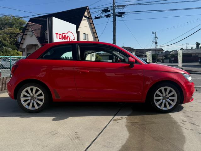 安くても楽しくカッコいい可愛い車をモットーにカスタムカーなど中古車販売をしています、ＴＯＭＭＹＣＡＲＳ　トミーカーズです。