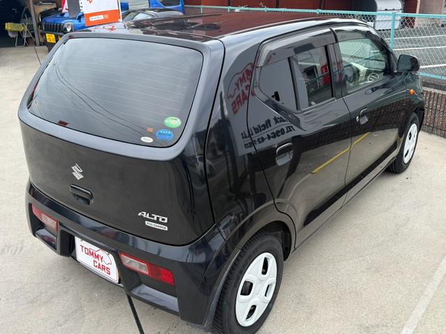 アルト 　レーダーブレーキサポート／シートヒーター／キーレス／アイドリングストップ／エネチャージ／レベライザー／ライトスモーク加工ヘッドライト／エアコン／車検令和９年１２月まで／ホワイトグリル＆ホイールキャップ（8枚目）