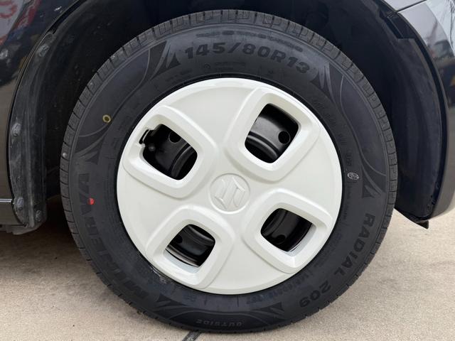 アルト 　レーダーブレーキサポート／シートヒーター／キーレス／アイドリングストップ／エネチャージ／レベライザー／ライトスモーク加工ヘッドライト／エアコン／車検令和９年１２月まで／ホワイトグリル＆ホイールキャップ（10枚目）