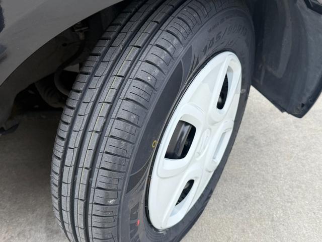 アルト 　レーダーブレーキサポート／シートヒーター／キーレス／アイドリングストップ／エネチャージ／レベライザー／ライトスモーク加工ヘッドライト／エアコン／車検令和９年１２月まで／ホワイトグリル＆ホイールキャップ（11枚目）