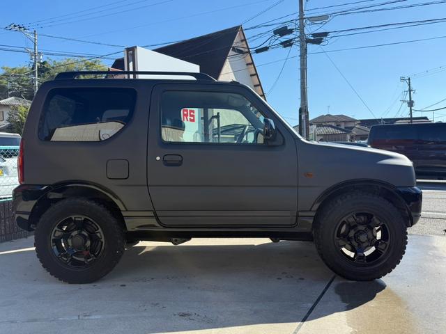 ジムニー ランドベンチャー　マットグレー全塗装／車検令和９年１１月まで／ライトスモーク加工ヘッドライト／５ＭＴ／４ＷＤ／ターボ／シートヒーター／キーレス／エアコン／ライトカバー／ジオランダーＭＴタイヤ／純正ブラックアルミ／（6枚目）