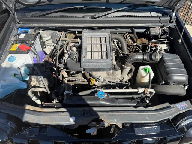 ジムニー ランドベンチャー　マットグレー全塗装／車検令和９年１１月まで／ライトスモーク加工ヘッドライト／５ＭＴ／４ＷＤ／ターボ／シートヒーター／キーレス／エアコン／ライトカバー／ジオランダーＭＴタイヤ／純正ブラックアルミ／（26枚目）