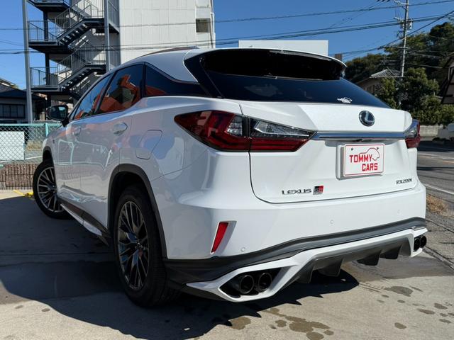 ＲＸ ＲＸ２００ｔ　Ｆスポーツ　ＴＲＤフルエアロ／赤革シート／ナビ／フルセグ／バックカメラ／ドラレコ／ＥＴＣ／禁煙車／サンルーフ／パワーシート／ＨＵＤ／パワーバックドア／ＬＥＤヘッドライト／ターボ／キャリパーカバー／検Ｒ９・０９月（3枚目）