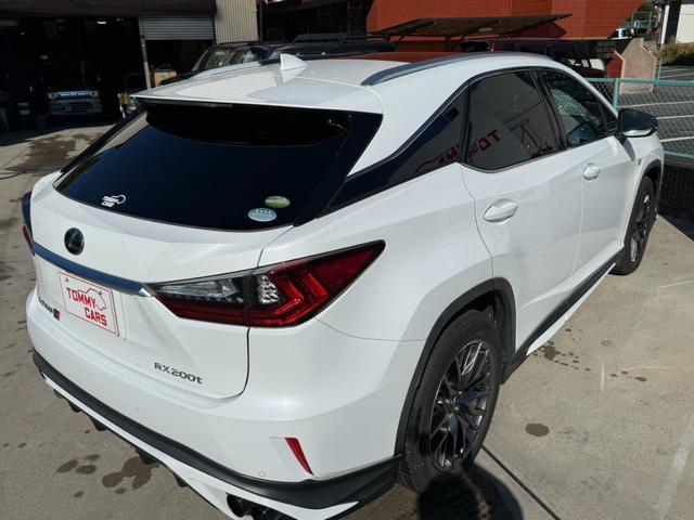 ＲＸ ＲＸ２００ｔ　Ｆスポーツ　ＴＲＤフルエアロ／赤革シート／ナビ／フルセグ／バックカメラ／ドラレコ／ＥＴＣ／禁煙車／サンルーフ／パワーシート／ＨＵＤ／パワーバックドア／ＬＥＤヘッドライト／ターボ／キャリパーカバー／検Ｒ９・０９月（9枚目）