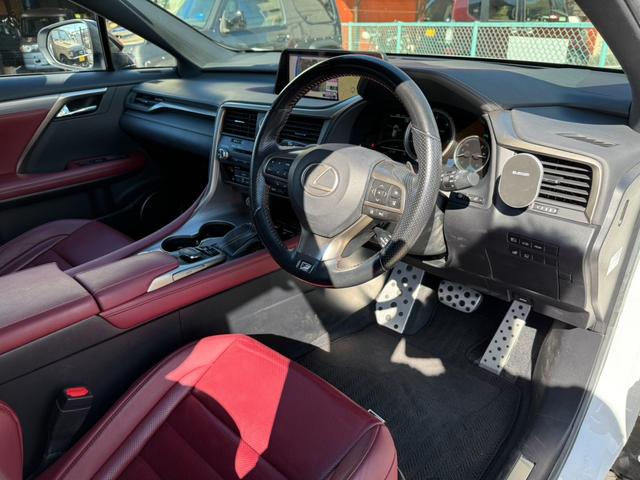 ＲＸ ＲＸ２００ｔ　Ｆスポーツ　ＴＲＤフルエアロ／赤革シート／ナビ／フルセグ／バックカメラ／ドラレコ／ＥＴＣ／禁煙車／サンルーフ／パワーシート／ＨＵＤ／パワーバックドア／ＬＥＤヘッドライト／ターボ／キャリパーカバー／検Ｒ９・０９月（18枚目）