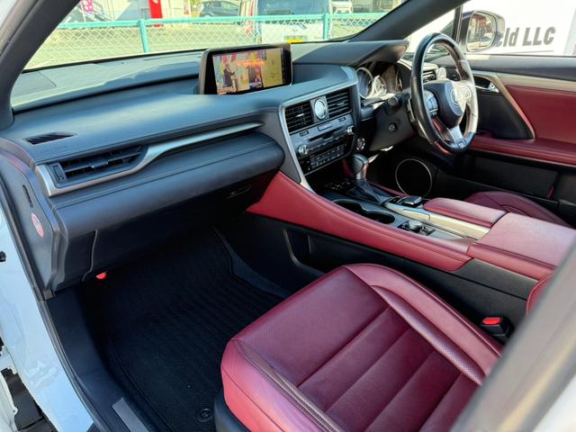 ＲＸ ＲＸ２００ｔ　Ｆスポーツ　ＴＲＤフルエアロ／赤革シート／ナビ／フルセグ／バックカメラ／ドラレコ／ＥＴＣ／禁煙車／サンルーフ／パワーシート／ＨＵＤ／パワーバックドア／ＬＥＤヘッドライト／ターボ／キャリパーカバー／検Ｒ９・０９月（19枚目）
