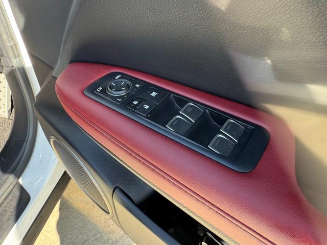 ＲＸ ＲＸ２００ｔ　Ｆスポーツ　ＴＲＤフルエアロ／赤革シート／ナビ／フルセグ／バックカメラ／ドラレコ／ＥＴＣ／禁煙車／サンルーフ／パワーシート／ＨＵＤ／パワーバックドア／ＬＥＤヘッドライト／ターボ／キャリパーカバー／検Ｒ９・０９月（36枚目）