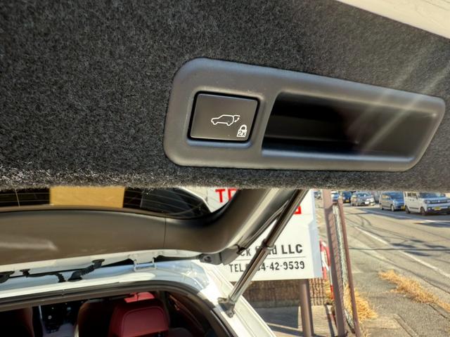 ＲＸ ＲＸ２００ｔ　Ｆスポーツ　ＴＲＤフルエアロ／赤革シート／ナビ／フルセグ／バックカメラ／ドラレコ／ＥＴＣ／禁煙車／サンルーフ／パワーシート／ＨＵＤ／パワーバックドア／ＬＥＤヘッドライト／ターボ／キャリパーカバー／検Ｒ９・０９月（44枚目）