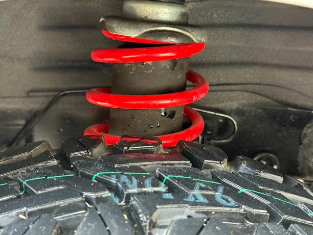 キャリイトラック ＫＣエアコン・パワステ　全塗装／新品シートカバー／新品バンパーガード／新品リフトアップＫＩＴ／新品マッドタイヤ／社外アルミ／ライトスモーク加工ヘッドライト＆テールレンズ／新品ゴムマット／エアコン／パワステ／禁煙車（11枚目）