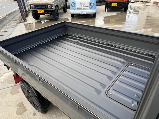 キャリイトラック ＫＣエアコン・パワステ　全塗装／新品シートカバー／新品バンパーガード／新品リフトアップＫＩＴ／新品マッドタイヤ／社外アルミ／ライトスモーク加工ヘッドライト＆テールレンズ／新品ゴムマット／エアコン／パワステ／禁煙車（14枚目）