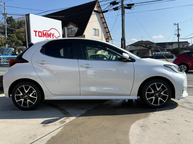 ヤリス ハイブリッドＺ　前後ドライブレコーダー／オプションアルミ／トヨタセーフティーセンス／全方位カメラ／オートハイビーム／ＬＥＤヘッドライト／シートヒーター／ディスプレイオーディオ／Ｂｌｕｅｔｏｏｔｈ対応／禁煙車／ＥＴＣ（6枚目）