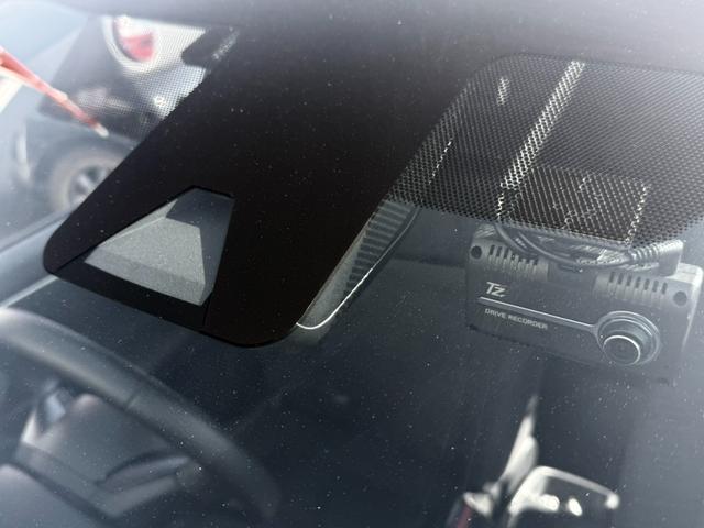 ヤリス ハイブリッドＺ　前後ドライブレコーダー／オプションアルミ／トヨタセーフティーセンス／全方位カメラ／オートハイビーム／ＬＥＤヘッドライト／シートヒーター／ディスプレイオーディオ／Ｂｌｕｅｔｏｏｔｈ対応／禁煙車／ＥＴＣ（12枚目）