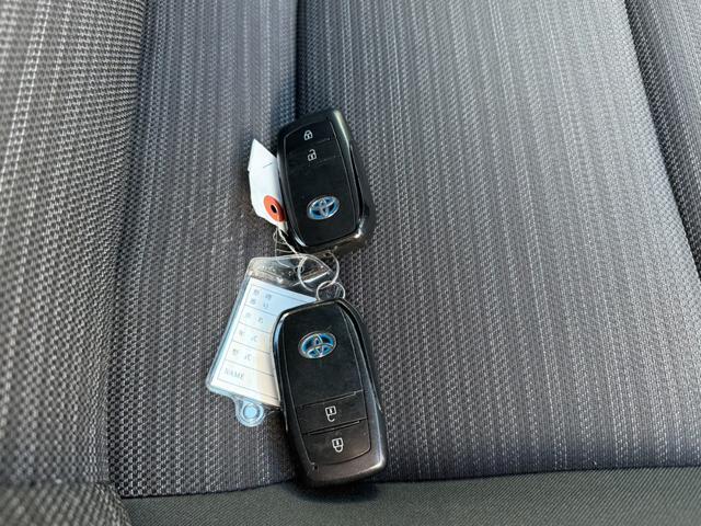 ヤリス ハイブリッドＺ　前後ドライブレコーダー／オプションアルミ／トヨタセーフティーセンス／全方位カメラ／オートハイビーム／ＬＥＤヘッドライト／シートヒーター／ディスプレイオーディオ／Ｂｌｕｅｔｏｏｔｈ対応／禁煙車／ＥＴＣ（32枚目）