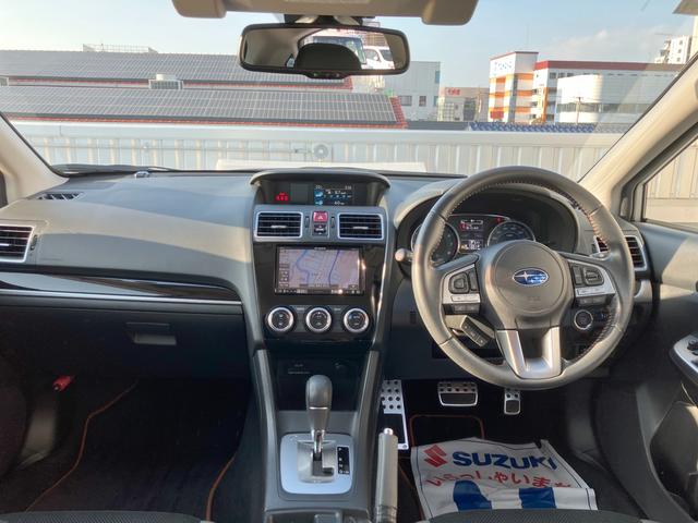 ブラックを基調としたデザイン。クールなインパネ！