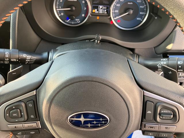 ステアリングから手を離さず手元でシフトチェンジ【パドルシフト】素早いアップ／ダウン運転が楽しく♪