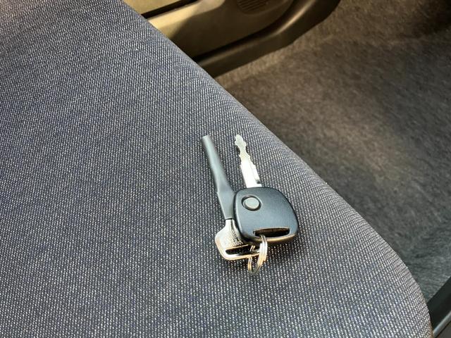 キーのボタンを押して解錠・施錠するキーレスキーです。