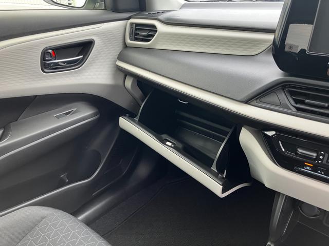 スイフト ＸＧ　ＬＥＤヘッドランプ／サポカー　デュアルセンサーブレーキサポートＩＩ│１５インチホイールキャップ│マニュアルエアコン│ウレタンステアリングホイール（37枚目）