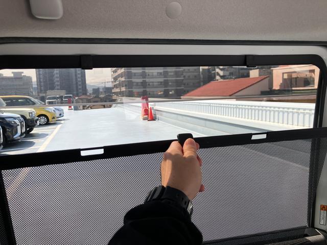 �����h�A�ɂ́A�Ă̋����z�˂����玺�������y���[���T���V�F�[�h�z�t�B