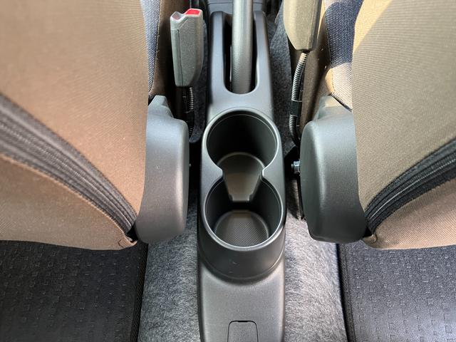 アルト ＨＹＢＲＩＤ　Ｓ　３型　スズキコネクト装着車／サポカー　デュアルセンサーブレーキサポートＩＩ│１４インチホイールキャップ│ベージュ２トーン│ステアリングオーディオスイッチ│マニュアルエアコン（25枚目）