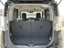 リヤシートも全車消毒済み。シートの後ろに収納スペースがあります。旅行バックやちょっとしたレジャー用品も積みこめそうですね!
