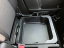 助手席下は取り外し可能な【シートアンダーボックス】付★メンテナンス用品やアウトドアギアなどの収納に♪