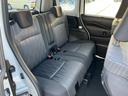 リヤシートも全車消毒済み。天井も高く快適空間で足元も広々。左右のシートが別々に動くのでアレンジ色々♪