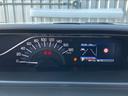 インパネセンターにメーターパネルレイアウト。常時発光で見やすく、ランプ色でエコドライブをサポート。★走行距離が少ないのも良いですね！