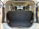 リヤシートも全車消毒済み。シートの後ろに収納スペースがあります。旅行バックやちょっとしたレジャー用品も積みこめそうですね！