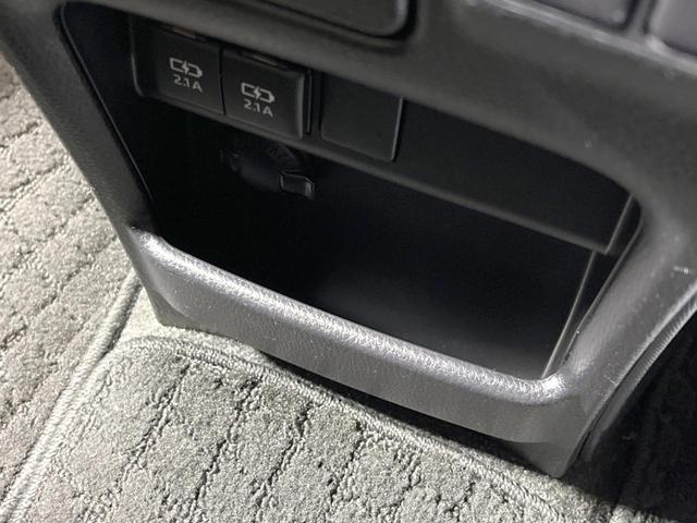 ヴォクシー ＺＳ　１２型後席モニター　セーフティセンス　両側電動ドア　禁煙　バックカメラ　Ｂｌｕｅｔｏｏｔｈ　フルセグ　ＥＴＣ　ＬＥＤヘッド　クルコン　リアオートエアコン　スマートキー　革巻ステアリング（59枚目）
