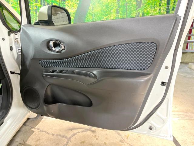ノート Ｘ　禁煙車　純正ナビ　フルセグＴＶ　スマートキー　オートエアコン　電動格納ミラー　ドアバイザー　プライバシーガラス　アイドリングストップ　盗難防止装置　ＣＤ／ＤＶＤ再生（40枚目）