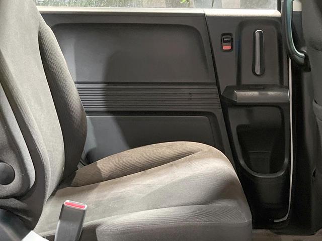 フリード G ジャストセレクション 電動スライドドア 純正SDナビ バックカメラ 禁煙車 スマートキー HIDヘッド ビルトインETC オートライト オートエアコン Bluetooth CD DVD再生 地デジ(38枚目)