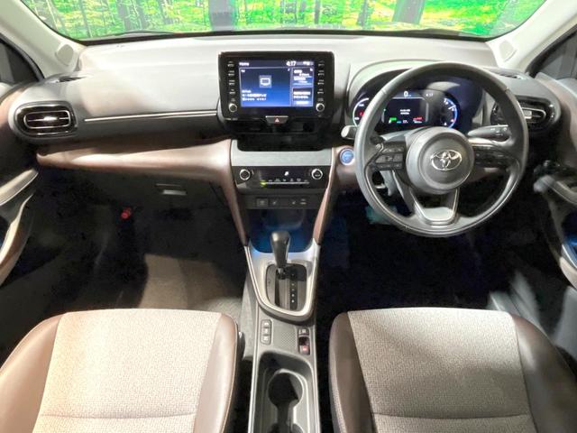 ヤリスクロス ハイブリッドＺ　衝突被害軽減システム　禁煙車　パワーシート　ＬＥＤヘッド　ビルトインＥＴＣ　レーダークルーズ　純正１８インチアルミ　オートハイビーム　オートライト　オートエアコン　フルセグ（2枚目）