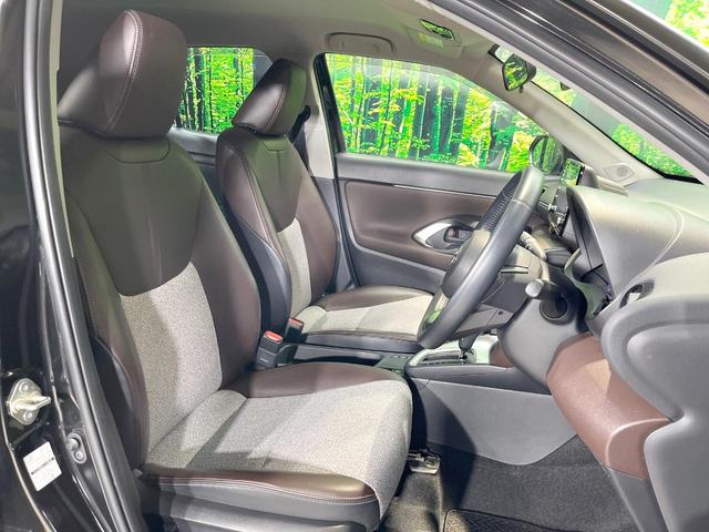 ヤリスクロス ハイブリッドＺ　衝突被害軽減システム　禁煙車　パワーシート　ＬＥＤヘッド　ビルトインＥＴＣ　レーダークルーズ　純正１８インチアルミ　オートハイビーム　オートライト　オートエアコン　フルセグ（8枚目）